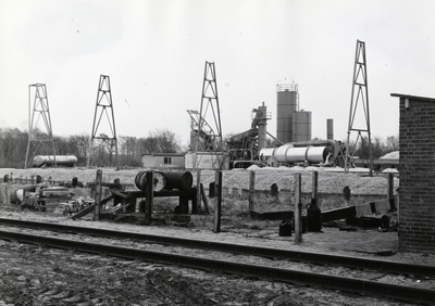 169086 Afbeelding van de aanleg van een tijdelijke bouwplaats voor het aannemersbedrijf Fa. P.C. Zanen N.V. ten behoeve ...